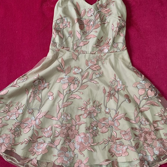 Embroidered dress - Picture 1 of 1